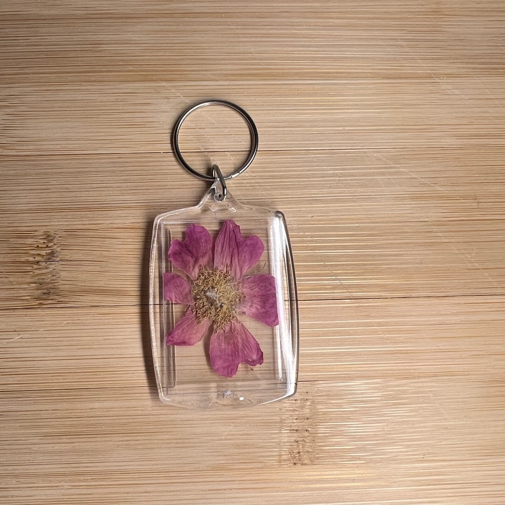 Pressed Flower Keychain 🌺 - Picture 2 of 2